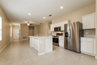 2704 Island Walk Dr in Deltona, FL - Building Photo - Building Photo