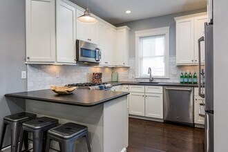 342 Dorchester St, Unit 1 in Boston, MA - Building Photo - Building Photo