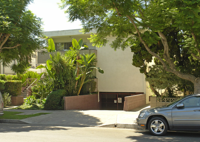 1401 N Poinsettia Pl in Los Angeles, CA - Building Photo - Building Photo