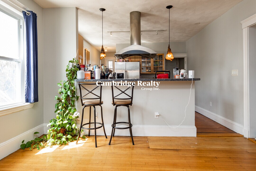 6 Belmont St, Unit 2 in Somerville, MA - Building Photo