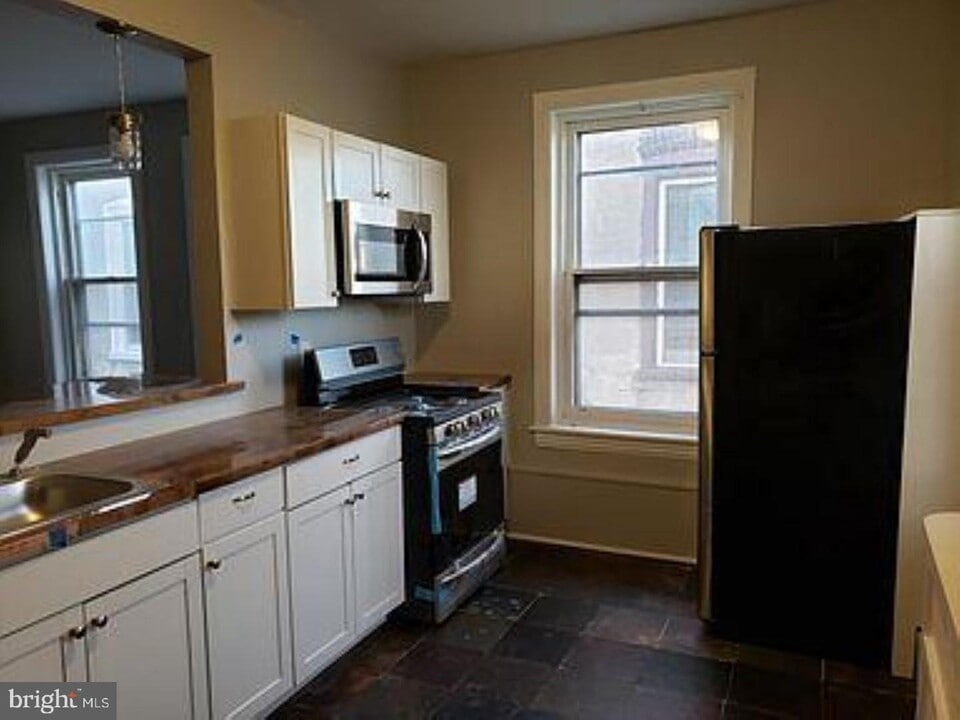 5225 Spruce St Photo