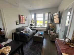 107 Queensberry St, Unit 11-35 in Boston, MA - Building Photo - Building Photo