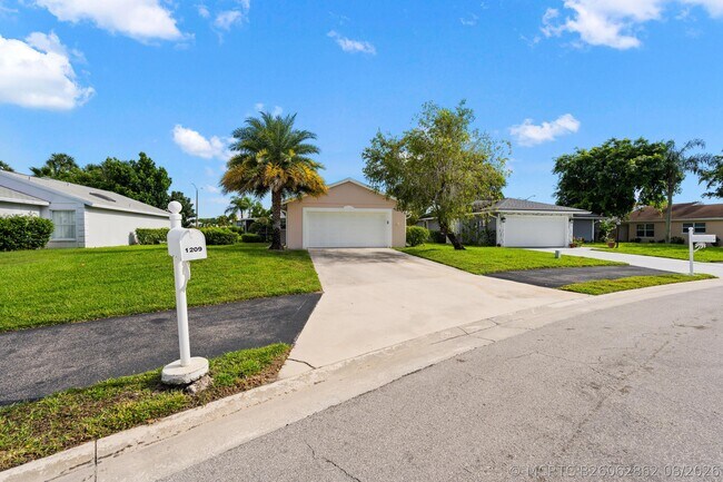 1209 Pine Sage Cir