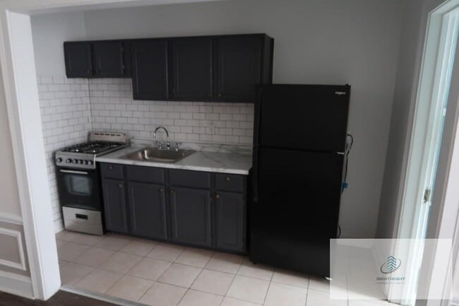 5301 N Ashland Ave, Unit 104 in Chicago, IL - Building Photo - Building Photo