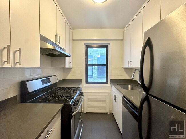 EAST 56 STREET, Unit 9D in New York, NY - Building Photo - Building Photo