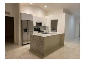 2813 3rd St SW in Lehigh Acres, FL - Building Photo