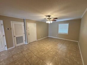 408 E Virginia St, Unit 204 in Tallahassee, FL - Foto de edificio - Building Photo