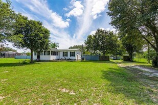 3142 Diana Dr in Zephyrhills, FL - Building Photo