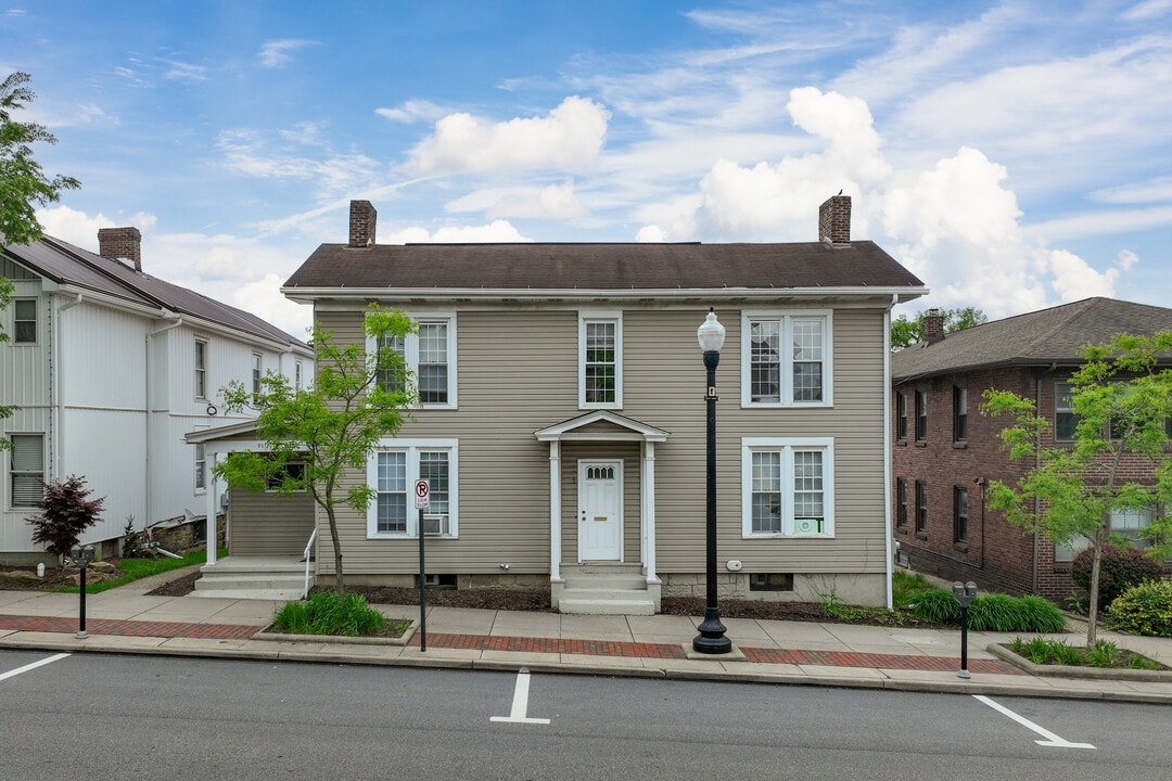 The Penn Quarters-Old Town in Indiana, PA - Foto de edificio