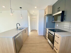 9809-9153 153 St NW in Edmonton, AB - Building Photo - Building Photo