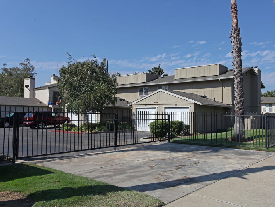 Stonetree Townhomes Apartments in Lodi, CA - Building Photo