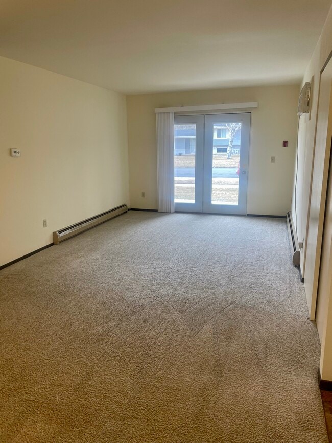 2068 Townline Rd, Unit A1 in East Troy, WI - Foto de edificio - Building Photo