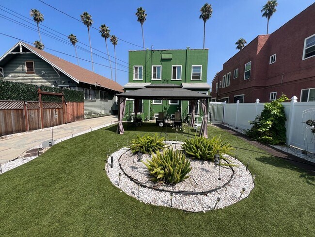 716 W 46th St-Unit -716 West, 46th Street - in Los Angeles, CA - Building Photo - Building Photo