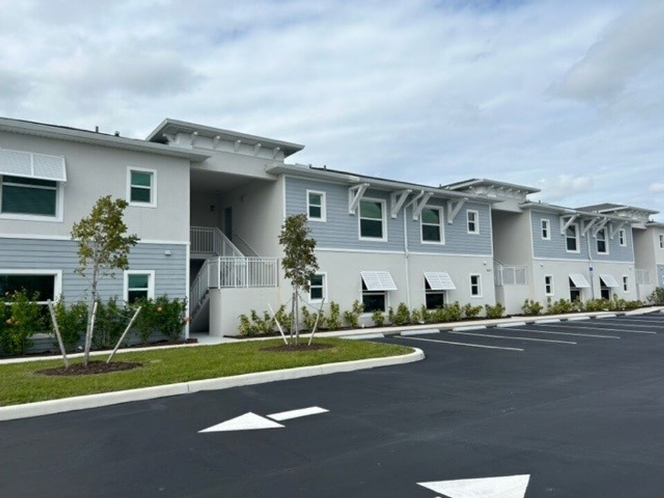 3320 Skyline Blvd-Unit -Unit #206 in Cape Coral, FL - Building Photo