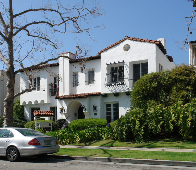 9915 Robbins Dr in Beverly Hills, CA - Foto de edificio