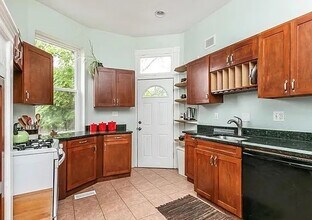 1708 Guilford Ave in Baltimore, MD - Foto de edificio - Building Photo
