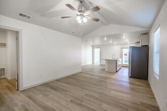 2210 N Ave N in Lubbock, TX - Foto de edificio - Building Photo