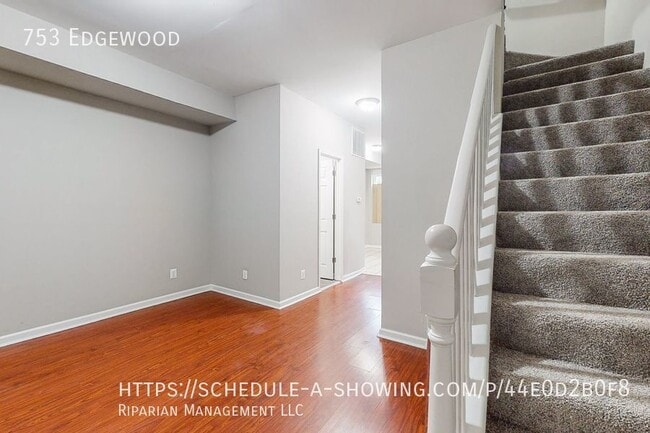 753 Edgewood St photo'