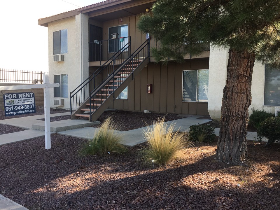 Downtown Apartments in Lancaster, CA - Foto de edificio