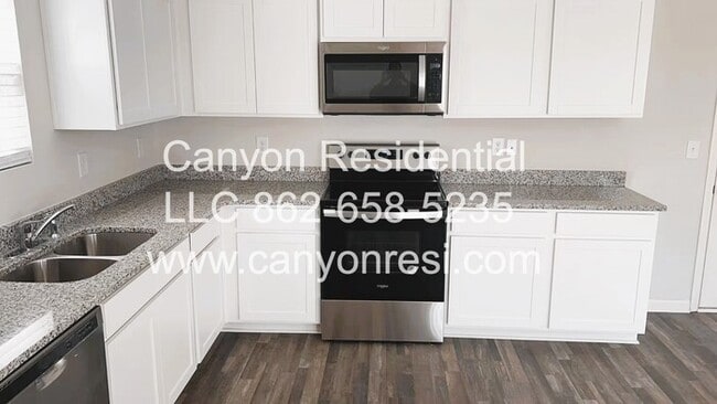 property at 740 Wayfinder Run