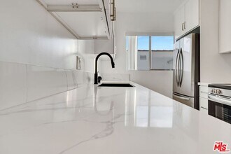 220 S Gale Dr in Beverly Hills, CA - Building Photo - Building Photo