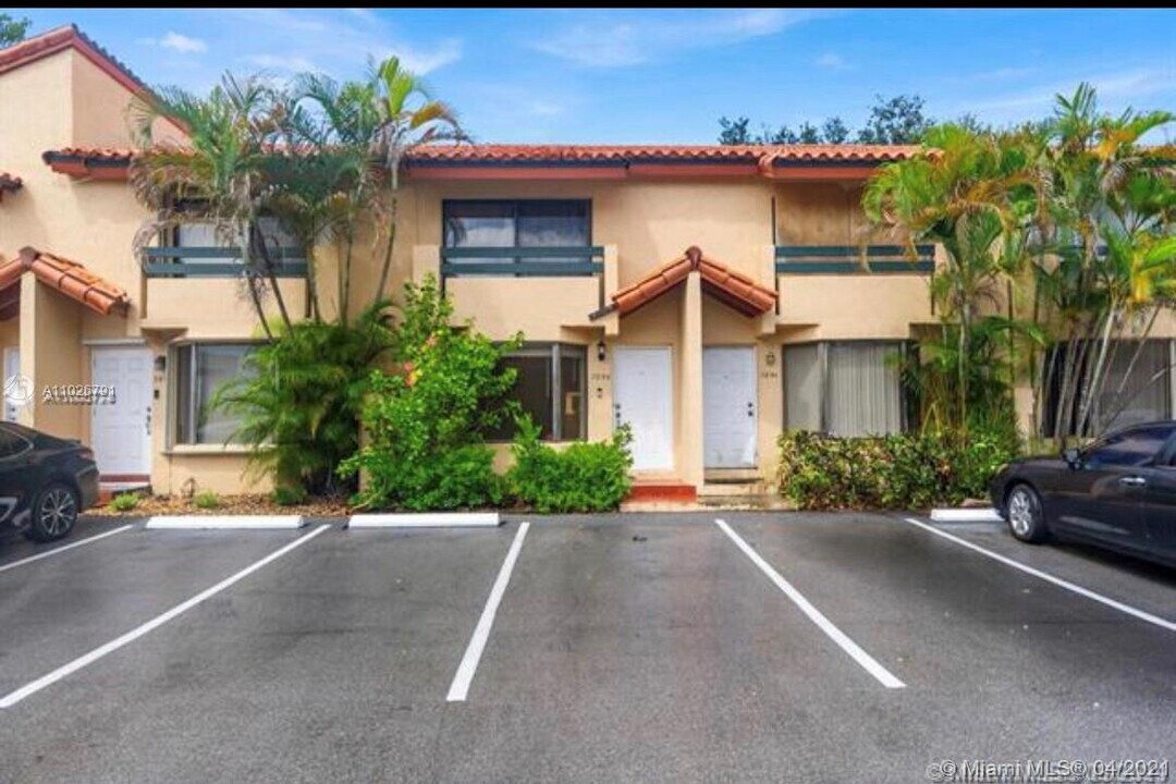 7856 SW 102nd Ln-Unit -7856 in Miami, FL - Foto de edificio