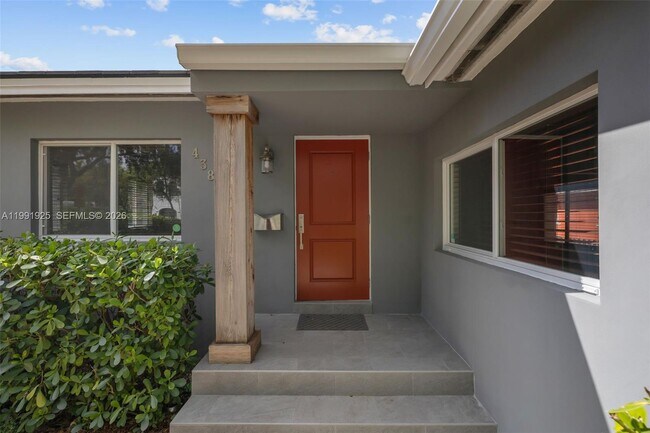 438 Mendoza Ave in Coral Gables, FL - Building Photo - Building Photo