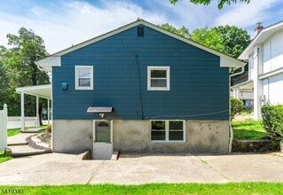 80 White Meadow Rd in Rockaway, NJ - Building Photo - Building Photo