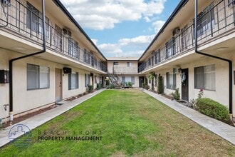 Citrus Apartments in La Habra, CA - Foto de edificio - Building Photo