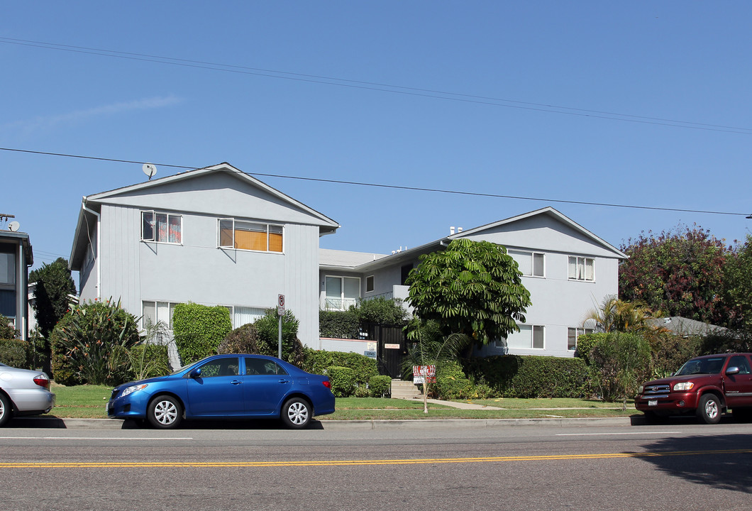 10941 National Blvd in Los Angeles, CA - Building Photo