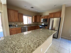 10748 Khalua Ave in Las Vegas, NV - Building Photo - Building Photo