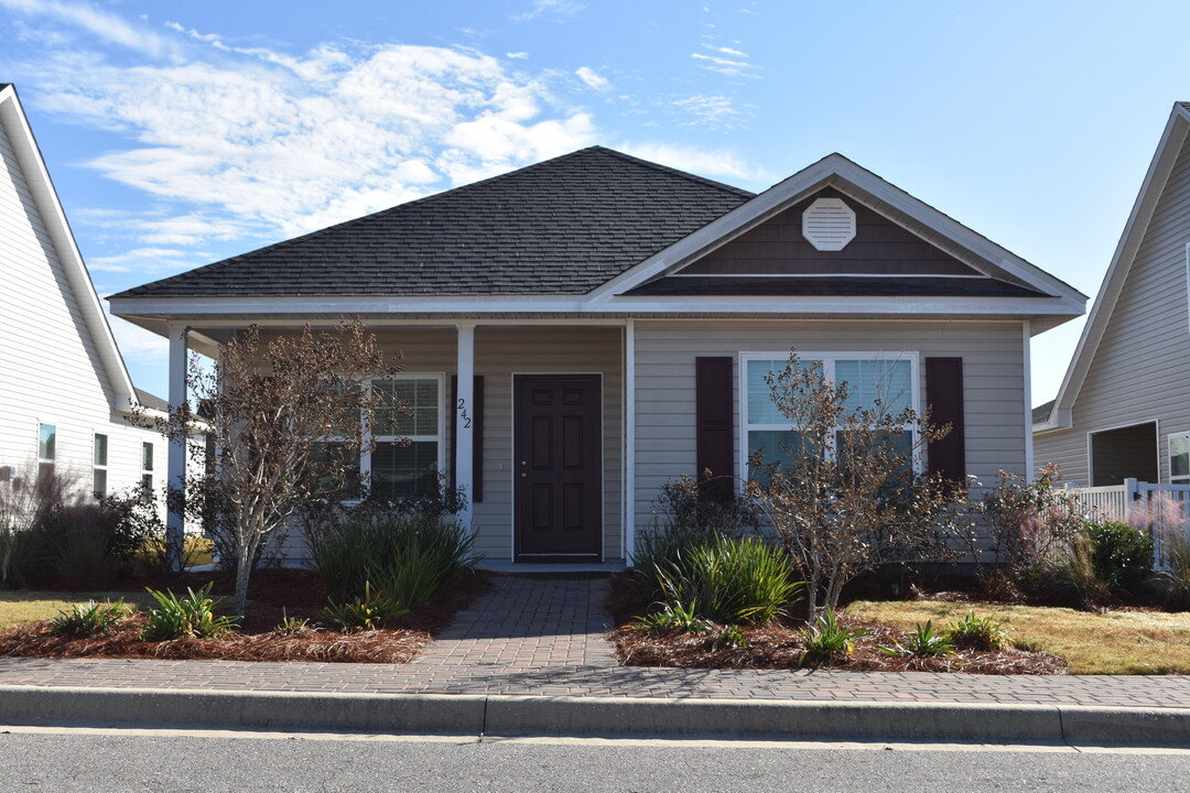 242 Cornelia St in Freeport, FL - Building Photo