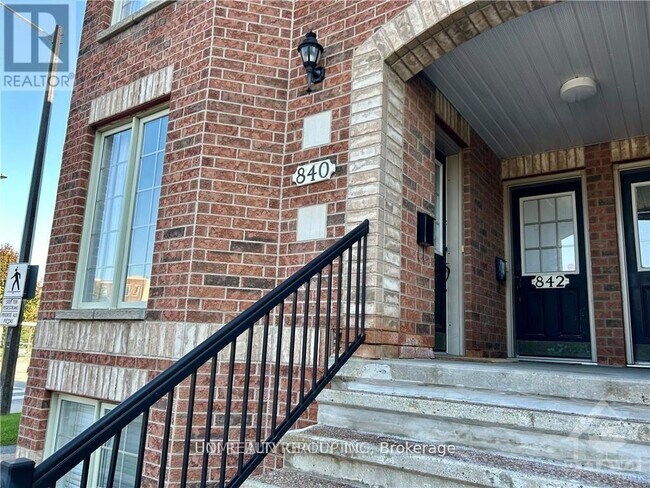 840 Longfields Dr in Ottawa, ON - Building Photo - Building Photo