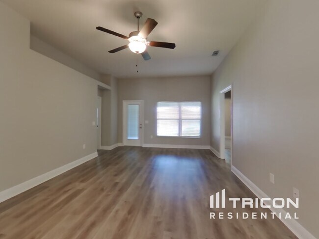 387 Buchannan Dr in Davenport, FL - Foto de edificio - Building Photo