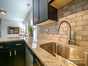 2203 W Eastwood Ave, Unit 1 in Chicago, IL - Building Photo - Building Photo