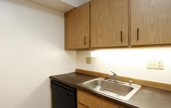 Bells Lake Apartments in Cincinnati, OH - Building Photo - Interior Photo