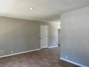 11117 Bristol Terrace in Kansas City, MO - Foto de edificio - Building Photo