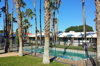 Village Apartments in Yuma, AZ - Foto de edificio - Building Photo