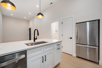 2455 W Armitage Ave in Chicago, IL - Building Photo - Building Photo