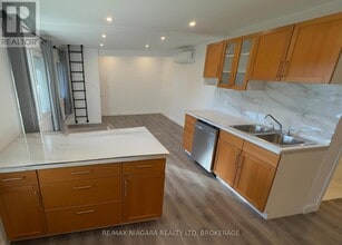4992 McRae St in Niagara Falls, ON - Building Photo - Building Photo