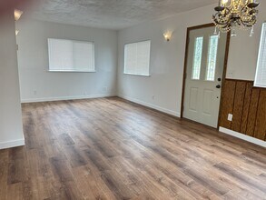 1212 6th St in Cosmopolis, WA - Building Photo - Building Photo