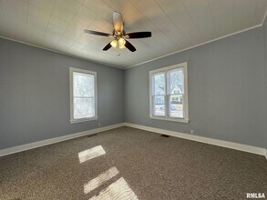 146 N State St in Springfield, IL - Foto de edificio - Building Photo