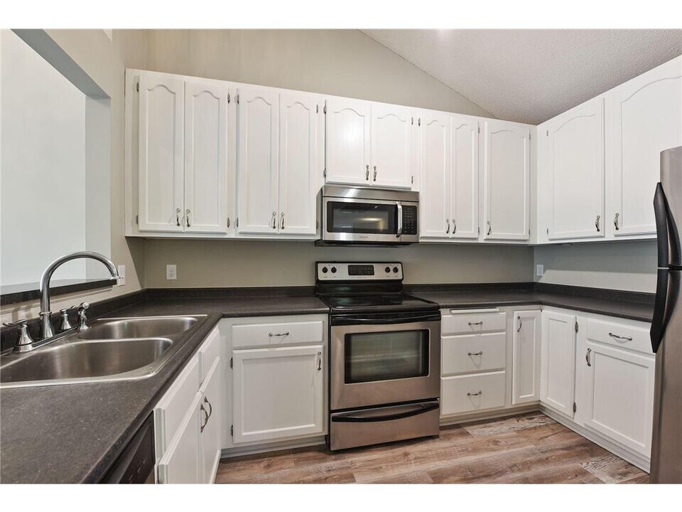 7500 Edinborough Way-Unit -3302 in Minneapolis, MN - Building Photo
