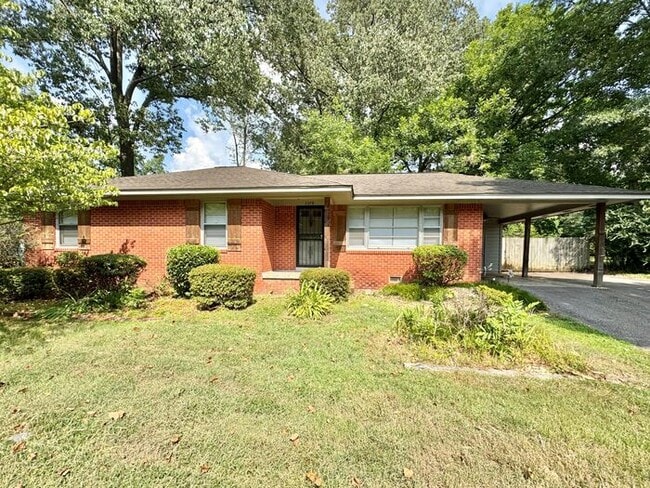 property at 3078 Chaucer Ln