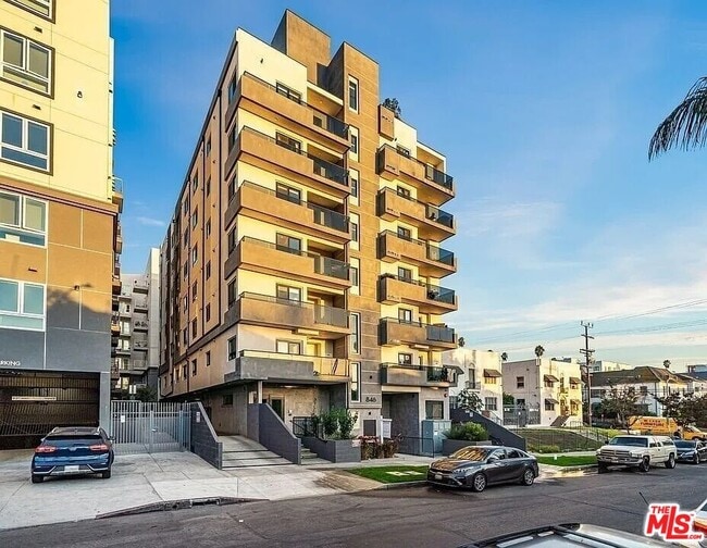 846 S Mariposa Ave in Los Angeles, CA - Building Photo - Building Photo