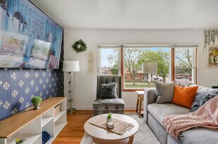 30 W Burlington Ave in Westmont, IL - Building Photo