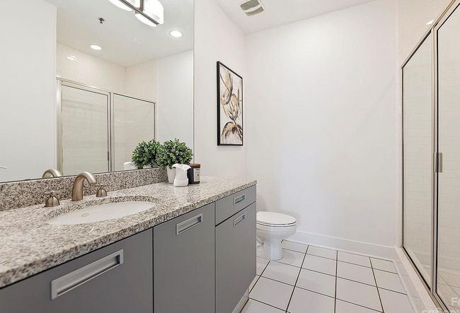 1133 Metropolitan Ave, Unit 203 in Charlotte, NC - Foto de edificio - Building Photo