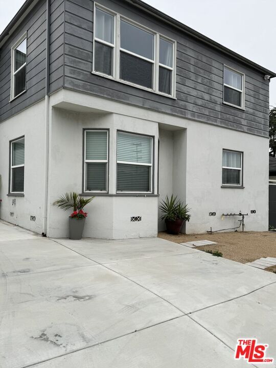 property at 1754 Glendon Ave