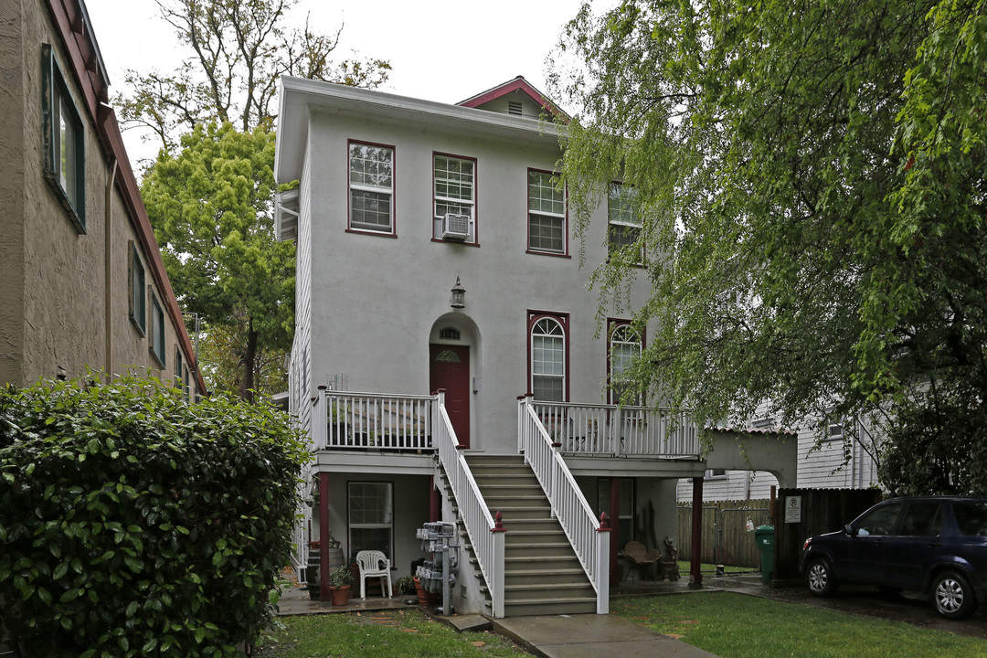 1706 H St in Sacramento, CA - Building Photo