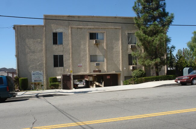 10259 Tujunga Canyon Blvd in Tujunga, CA - Foto de edificio - Building Photo